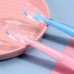 Epik Cartoon-Silikonlöffel Baby-Trainingslöffel Kindergeschirr 2 Stück Besteck Löffel Silikon Temperatur Suppe Werkzeuge 8 Epik Cartoon-Silikonlöffel Baby-Trainingslöffel Kindergeschirr 2 Stück Besteck Löffel Silikon Temperatur Suppe Werkzeuge -Epik 30878930 03